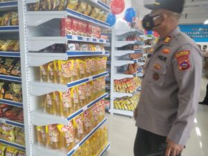 Kapolsek Koto Tangah lakukan Pengawasn Minyak Goreng