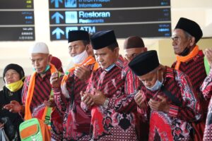 Gubernur Sumbar Lepas Jemaah Umroh Perdana Pasca Pandemi Covid-19