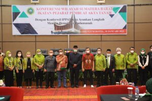 Gubernur Sumbar Buka Konferensi Wilayah Pejabat Pembuat Akta Tanah