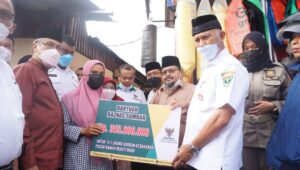 Gubernur Sumbar Salurkan Bantuan Korban Kebakaran Pasar Bawah Bukittinggi