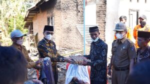 Bupati Safaruddin Sambangi Korban Kebakaran Situjuah Batua