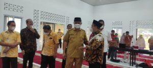 Jadi Imam Perdana, Mahyeldi Resmikan Masjid Alumni Farmasi Unand