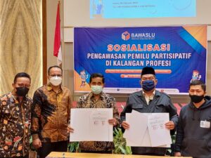 Bawaslu Sumbar MoU dengan JPS dan PGRI Lakukan Pengawasan Partisipasif