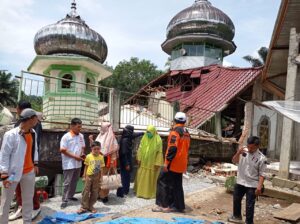 Tempat Pertama Dikunjungi Anggota DPR-RI Fraksi PKS Mesjid Roboh, Hj Nevi: Segera Bangun Kembali Rumah Warga