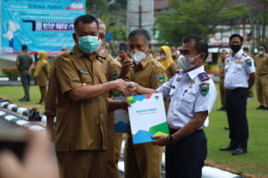 Bupati Pessel Berikan Penghargaan Kepada Perangkat Daerah dan Nagari.