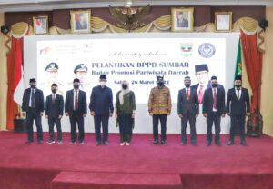 Gubernur Mahyeldi Lantik Tim 9 Unsur Penentu BPPD Sumbar, Sandiaga: Sumbar Tuan Rumah World Islamic Trade Forum 2023