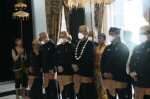 Gubernur Mahyeldi Kukuhkan Pengurus Paguyuban Warga Sunda di Sumbar