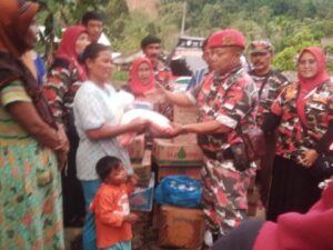 LMP Pessel Bantu Korban Gempa Pasaman