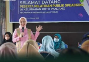 40 Kader PKK Koto Panjang Ikuti Pelatihan Public Speaking