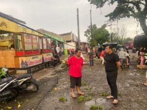 Dillanda Angin Kencang, Belasan Rumah di Nagari Sikabau Mengalami Kerusakan