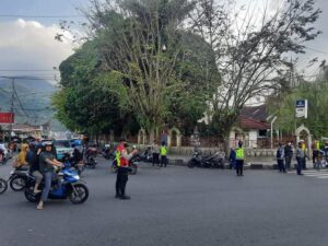 Jelang Berbuka Puasa Dishub Padang Panjang Lakukan Pengaturan Lalu Lintas