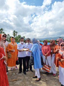 Kepedulian Ibu-Ibu Komunitas Mayangsari Kembali Tergerak, Bantu Korban Gempa Pasaman