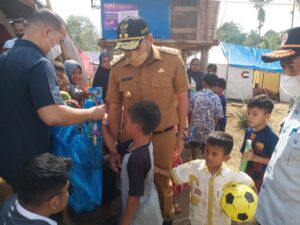 Dipengungsian Wagub Sumbar Dengarkan Curhat Emak-Emak