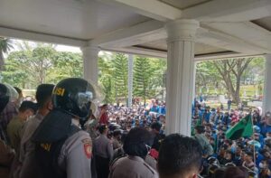 Unjuk Rasa di DPRD Tanah Datar, Mahasiswa Ajukan 3 Tuntutan Penting