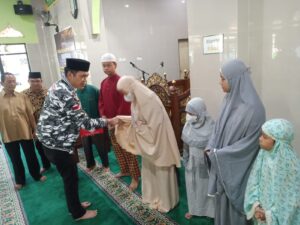 Bapera Sumbar Berbagi dengan Anak Yatim