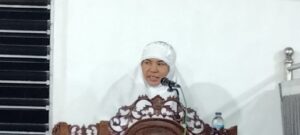 Ketua TSR Kecamatan, Reni Susanti Berikan Bantuan Kepada Musholah Nurul Falah 