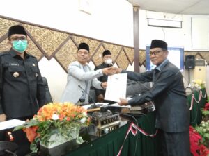 Dalam Sidang Paripurna DPRD Kota Padang Fraksi Sampaikan Pendapat Akhir LKPJ Wali Kota TA 2021