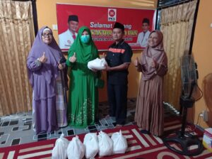 Anggota DPR-RI Fraksi PKS Nevi Zuairina Salurkan Puluhan Ribu Sembako Untuk Warga Sumbar