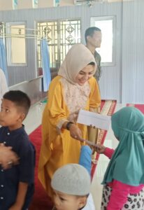 Sambut Lebaran, Yanti Elvita Pengurus DPD Golkar Padang Berbagi Kebahagiaan Dengan Anak Yatim