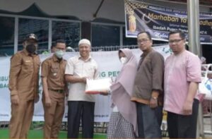 60 Jamaah Masjid Babussalam Terima Bantuan Program Padang Panjang Peduli