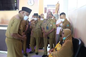 Sidak OPD , Gubernur Mahyeldi Temukan 8 ASN Tanpa Keterangan.
