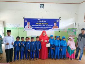 Seminar Parenting di SDIT Ar-Risalah Simalanggang, Nevi Zuairina Sampaikan Penguatan Anak Dengan Al Qur’an