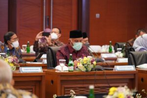 Pleno Kedua KNEKS, Gubernur Tegaskan Komitmen Sumbar Sebagai Pemimpin Ekonomi Syariah di Indonesia