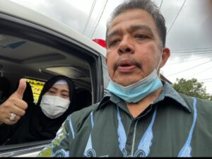 Prof. Yuliandri Lepas Almarhum Fahmi Idris ke Pemakaman Tanah Kusir