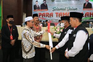 Pimpinan DPRD Sumbar Lepas Jama’ah Haji Kloter III