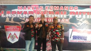 LMP Mada Sumbar Gelar Silaturahmi dan Pemasangan Jaket kepada Leo Wijaya