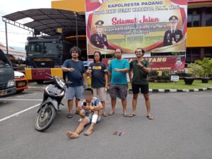 Maling Hendpone Congkel Pintu Diringkus Tim Klewang