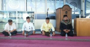 Direksi Perumda Air Minum Kota Padang Tunaikan Sholat Jum’at Berjamaah Bersama Karyawan