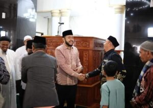 Lama Tak Ketemu, ini Reaksi Wako Padang Panjang Fadly Amran Bertemu Koleganya di Islamic Center