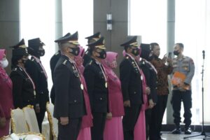 64 Personel Polda Sumbar Wisuda Purnabakti