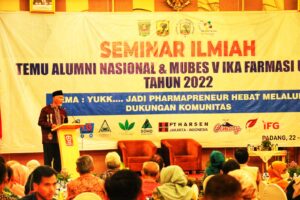 Gubernur Mahyeldi Harap Alumni Farmasi UNAND, Jadi Entrepreneur Bidang Farmasi