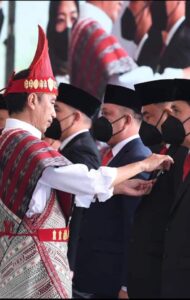 Sutan Riska Terima Tanda Kehormatan Satyalancana Wira Karya dari Presiden Jokowi, Satu-satunya dari Sumbar