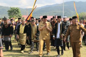 Gubernur Apresiasi Tradisi Bakaua Adaik Warisan Raja Alam Jambulipo