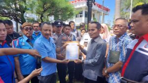 Unjuk Rasa Buruh Tuntut Batalkan UU Cipta Kerja Berjalan Tertib