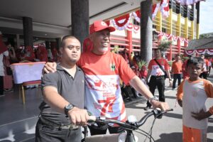 Rajin Sholat Berjamaah, Uncu Dapat Hadiah Sepeda Dari Gubernur Sumbar