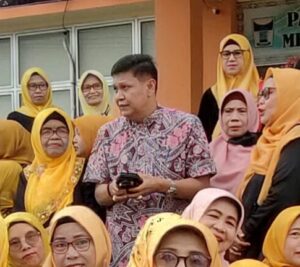 Ketua MPA KAN Pauh IX Irwan Basir Dt. Rajo Alam Lepas Bundo Kanduang Kecamatan Kuranji Study Banding ke Daerah Agam