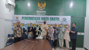 Baznas Kota Padang Gelar Pemeriksaan Mata dan Operasi Katarak Gratis