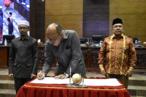 Peduli Masyarakat, DPRD Sumbar Minta Honor Guru Segera Dibayar