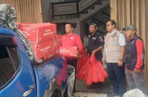 Warga Terisolasi Pasca Longsor di Pessel, Gubernur Mahyeldi Pastikan Beras 2,16 Ton dan Logistik Lainnya Segera Tiba