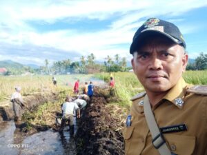 Pemerintah Nagari Ampangpulai Gali Saluran Irigasi Melalui Program Padat Karya Tunai DD