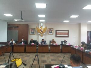 Puluhan Masa Mengatasnamakan Tokoh Sumatera Barat Datangi DPRD Sumbar