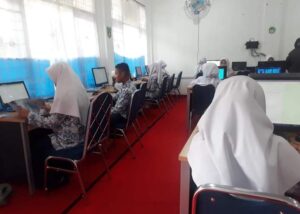 Pertama di Padang Panjang, SMPN 4 Laksanakan PTS Pengawasan Online