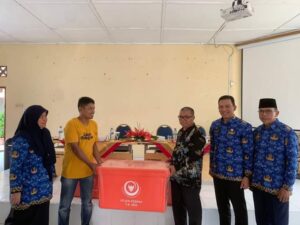 DI Padang Panjang, Anggota DPR RI Serahkan Bantuan Coolbox dari KKP