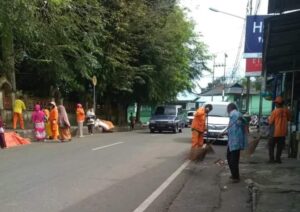 Penilaian Adipura, Pasukan Oranye Padang Panjang Bersihkan Pasar Pusat