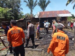 Ditinggal Pemilik, Satu Unit Rumah Ludes Terbakar