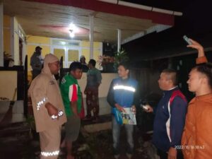 DSPPKBPPPA Padang Panjang Bantu Warga Terdampak Angin Kencang